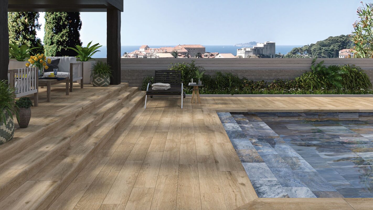 Suelo porcelánico imitación madera para exterior. Tendencias 2023