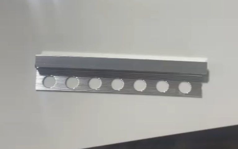 Lee más sobre el artículo Perfiles de aluminio para azulejos
